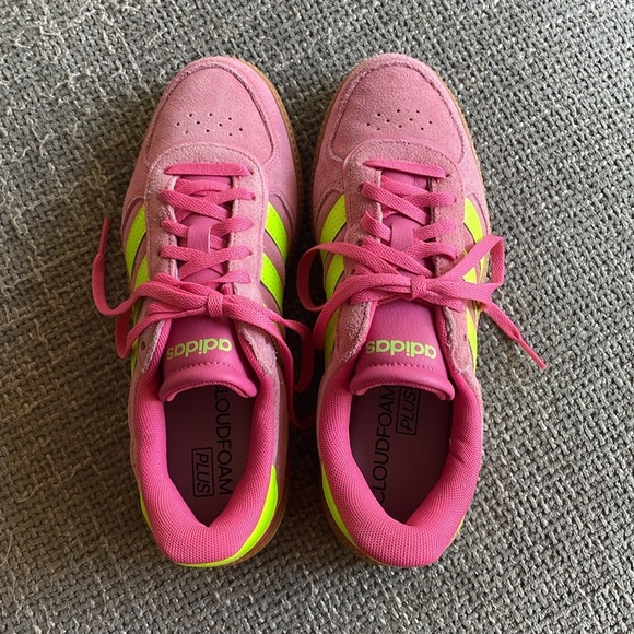 NWT ADIDAS Breaknet Sneakers! - Picture 7 of 9